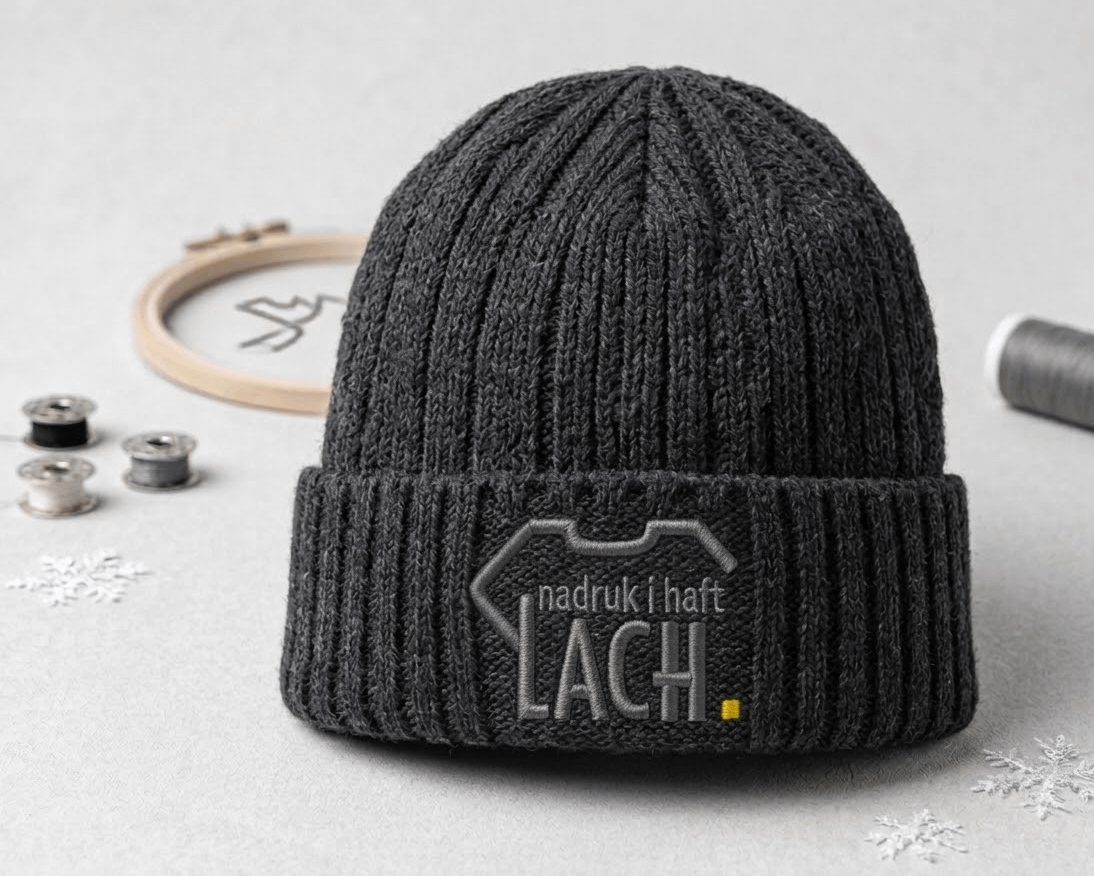 Czapki zimowe z własnym haftem